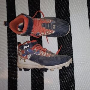 👗 (B3G1) Under Armour cleats